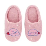 丸眞 星のカービィ「おやすみカービィ」ルームシューズ｜足元を見るたびほっこりする、大人のための癒しスリッパ