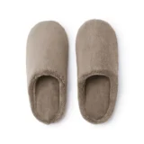 無印良品「あたたかファイバーインソールスリッパ」｜冬のフローリングでも足元ぬくぬく。家時間が変わるシンプルルームシューズ