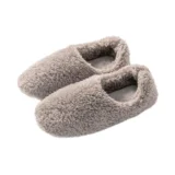 足を入れた瞬間、冬の床が怖くなくなる｜XXG かかと付きもこもこルームシューズで始める足元の冷え対策