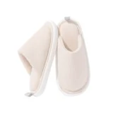 足を入れた瞬間ぬくぬく。ZVCXOE ルームシューズ｜静音＆滑り止めで冬の自宅時間が快適になる室内スリッパ