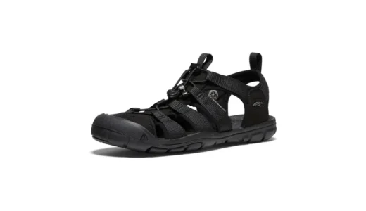 KEEN CLEARWATER CNXで夏の足元を軽くする？街歩きもラクな一足