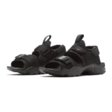 NIKE CANYON SANDALで夏の足元が軽くなる？ 街歩きにも映える一足
