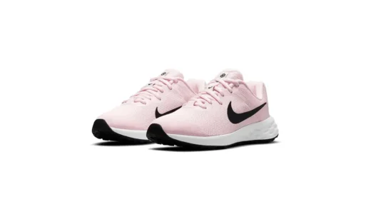 NIKE レボリューション 6で歩く日が軽くなる？普段使いにも頼れる一足
