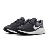 NIKE レボリューション 7で足元軽く？毎日履きたくなる黒グレーの一足