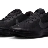 NIKE レボリューション 8は毎日履ける？歩きたくなる黒スニーカー