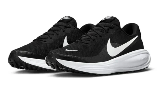 NIKE レボリューション 8で足取り軽く？毎日履きたくなる黒スニーカー