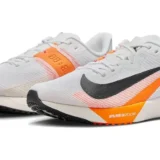 NIKE ライバル フライ 4で足取り軽く？通勤もランも頼れる一足